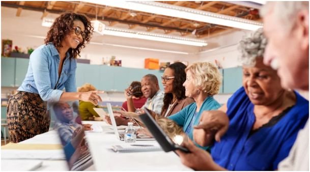 How to use social media for seniors as a daily habit (step by step)